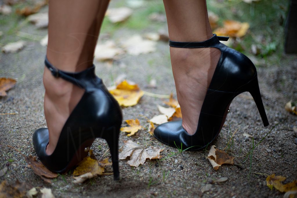 Mrs NyloNova wearing pencil skirt, copper coloured cuban heel Secrets in Lace nylon stockings. Black ankle strap high heels Ryłko.