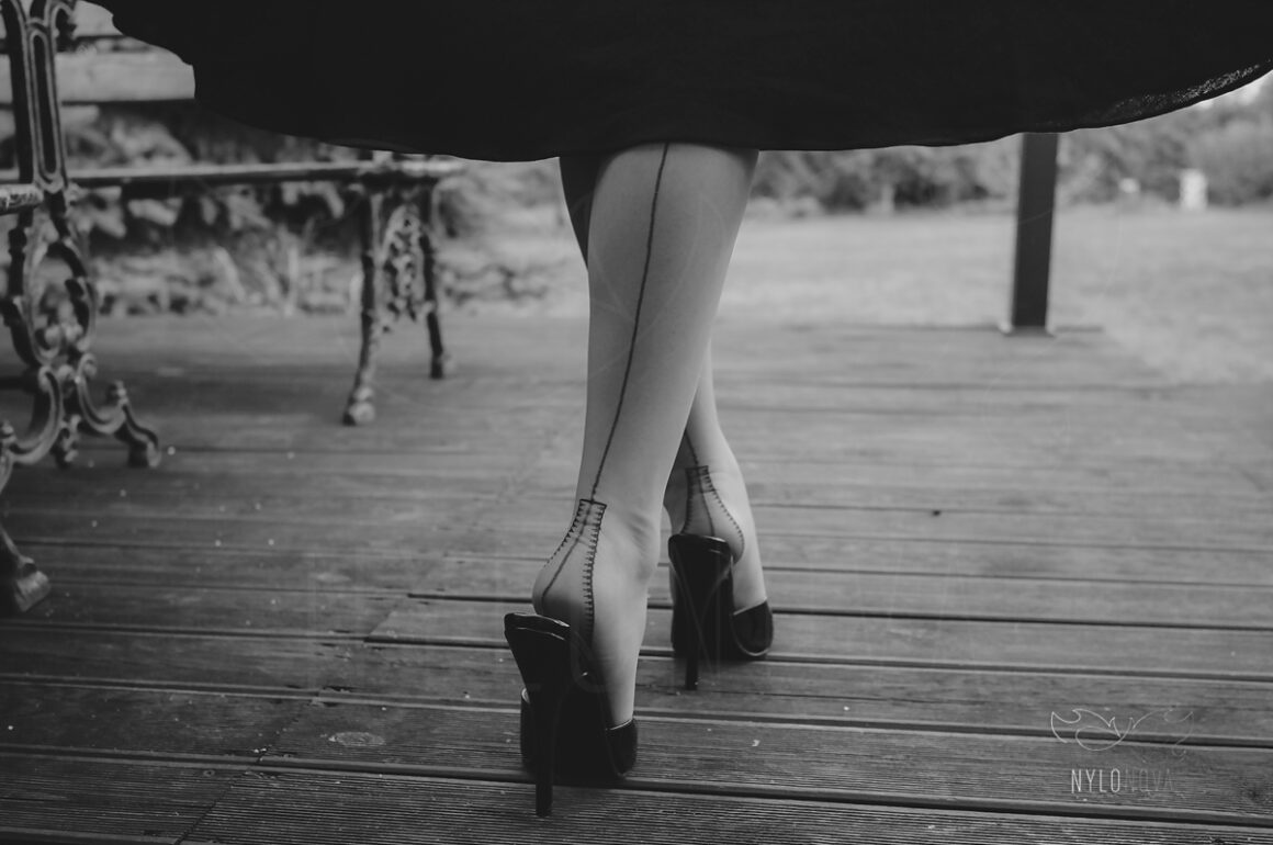 Mrs NyloNova wearing vintage Veitel stockings and Pleaser shoes